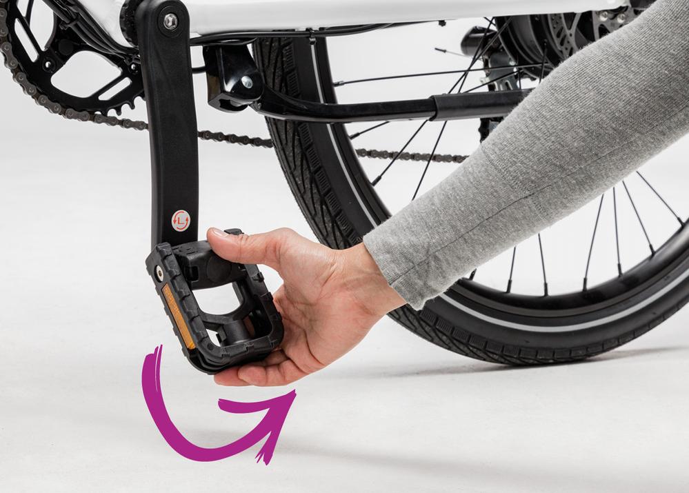 Adjusting folding pedals on an electric bike