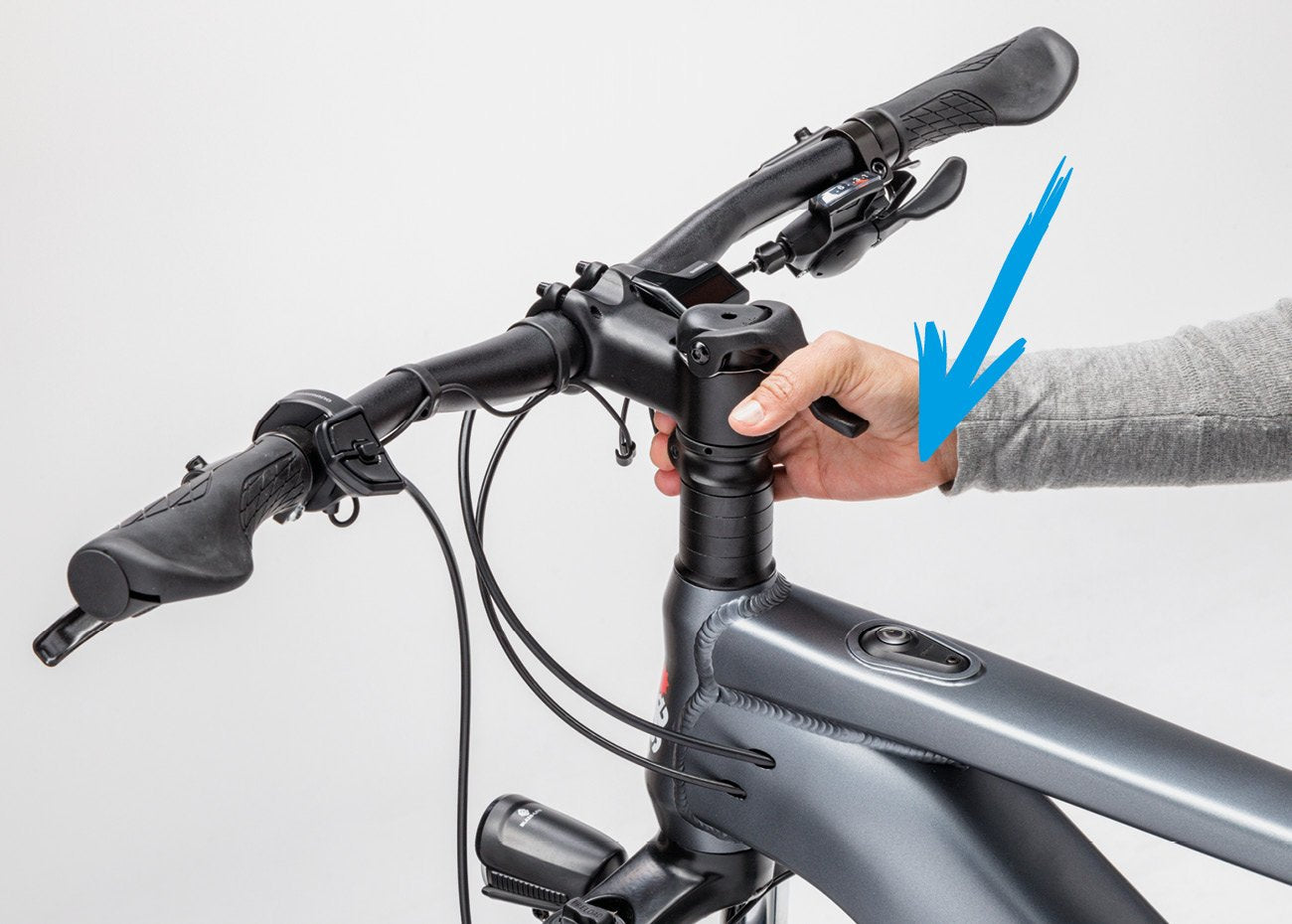 How to tighten the stem of an electric bike